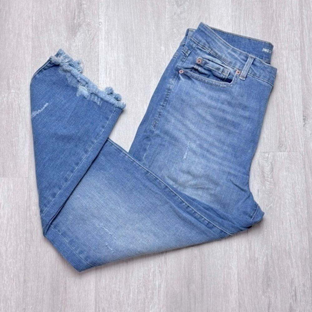 Women's 14 High Waist Distressed Straight Leg Jeans 32
